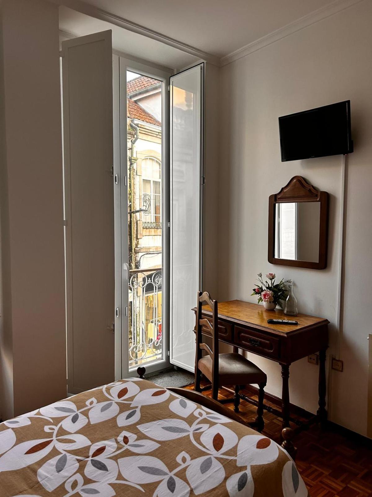 Residencial Real - Antiga Rosas Bed and Breakfast Vila Real Buitenkant foto