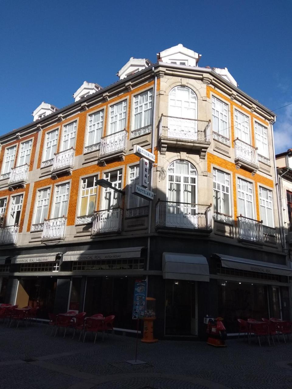 Residencial Real - Antiga Rosas Bed and Breakfast Vila Real Buitenkant foto